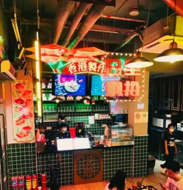 1989年香港潮涌记茶餐厅诡异事变：死人点外卖付冥币细思极恐